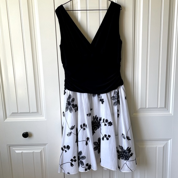Collection by Dress Barn Dresses & Skirts - EUC Dress Barn party dress